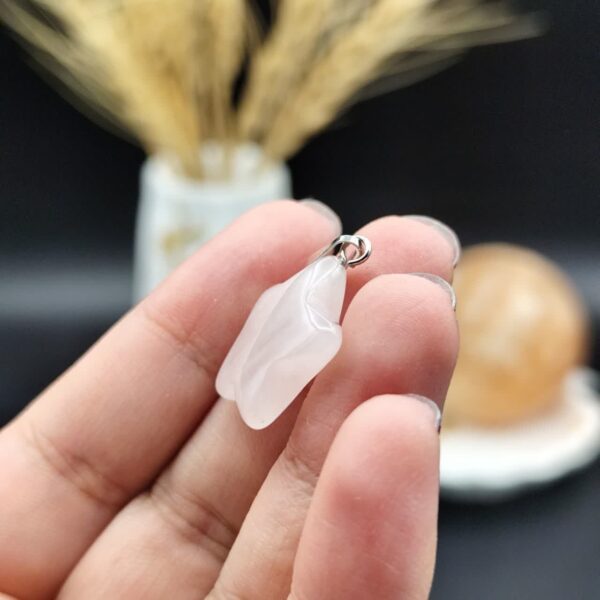 گردنبند رزکوارتز اصل معدنی کد 9232
