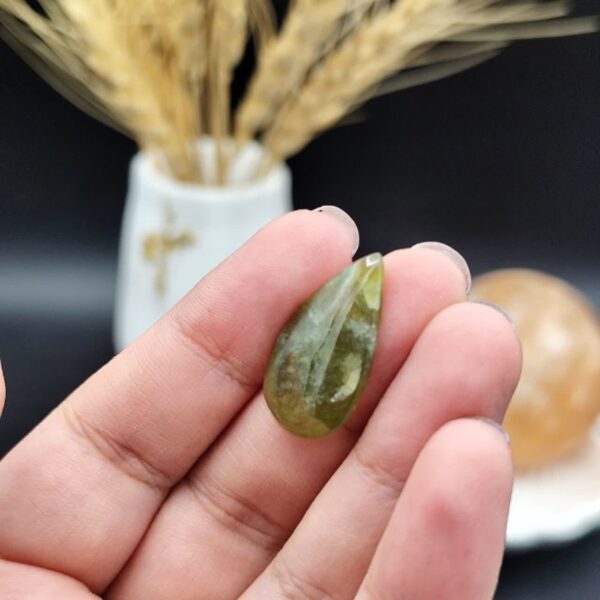 نگین پریدوت ( زبرجد ) اصل معدنی کد 9281