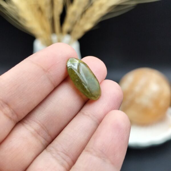 نگین پریدوت ( زبرجد ) اصل معدنی کد 9279