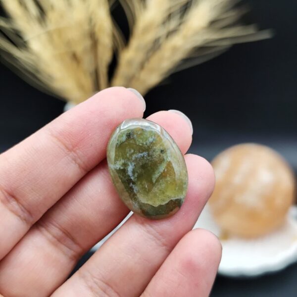نگین پریدوت ( زبرجد ) اصل معدنی کد 9273