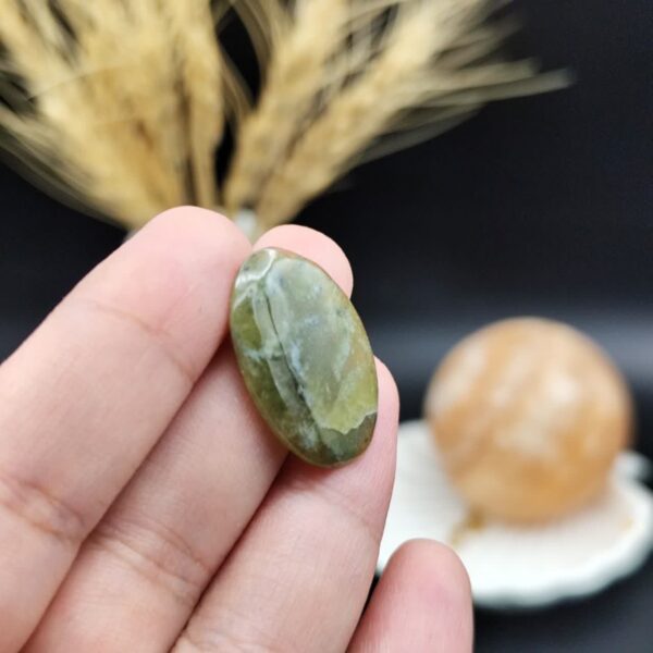 نگین پریدوت ( زبرجد ) اصل معدنی کد 9273