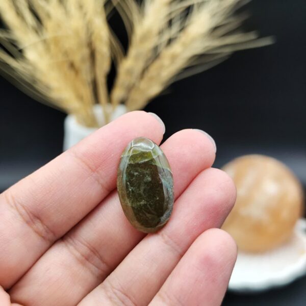 نگین پریدوت ( زبرجد ) اصل معدنی کد 9276