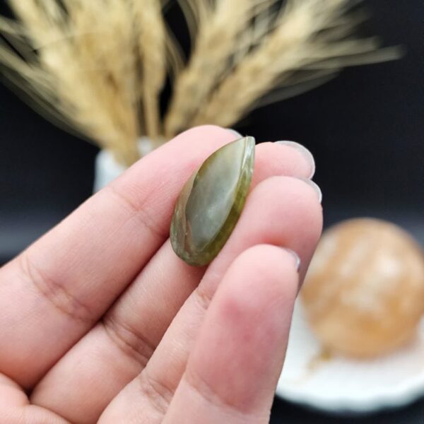 نگین پریدوت ( زبرجد ) اصل معدنی کد 9275