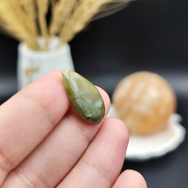 نگین پریدوت ( زبرجد ) اصل معدنی کد 9282