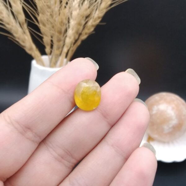 نگین یاقوت زرد تراش جواهری اصل معدنی کد 6974