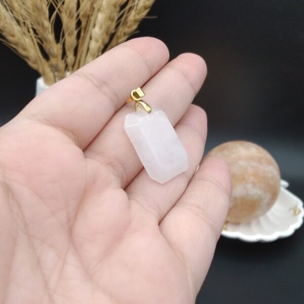 گردنبند رزکوارتز اصل معدنی کد 8706