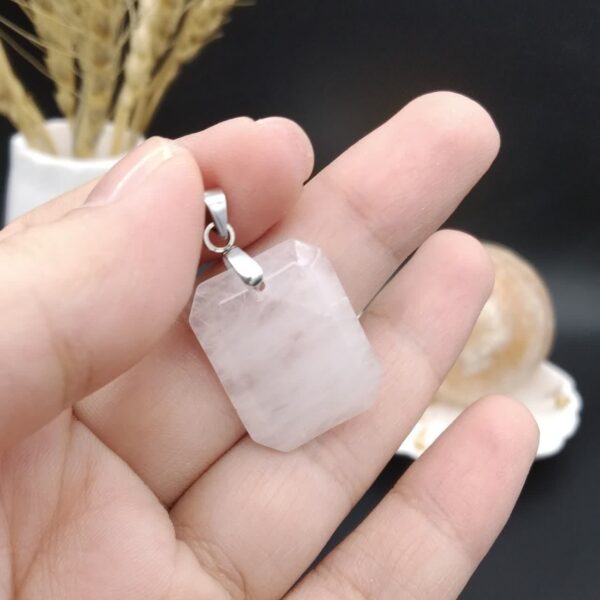 گردنبند رزکوارتز اصل معدنی کد 8703